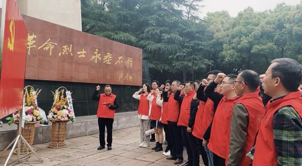 庆祝建党百年“重温革命路” 图片.jpg